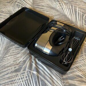 Like New Hamilton Beach 6-Speed Electric Hand-Mixer Model 62660R & Storage Case
